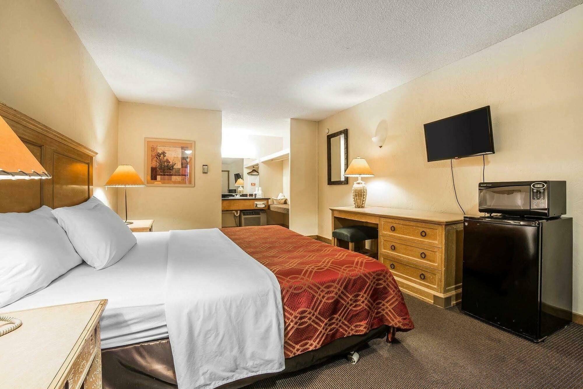 Econo Lodge Inn & Suites Kalispell - Glacier National Park Gateway Eksteriør billede