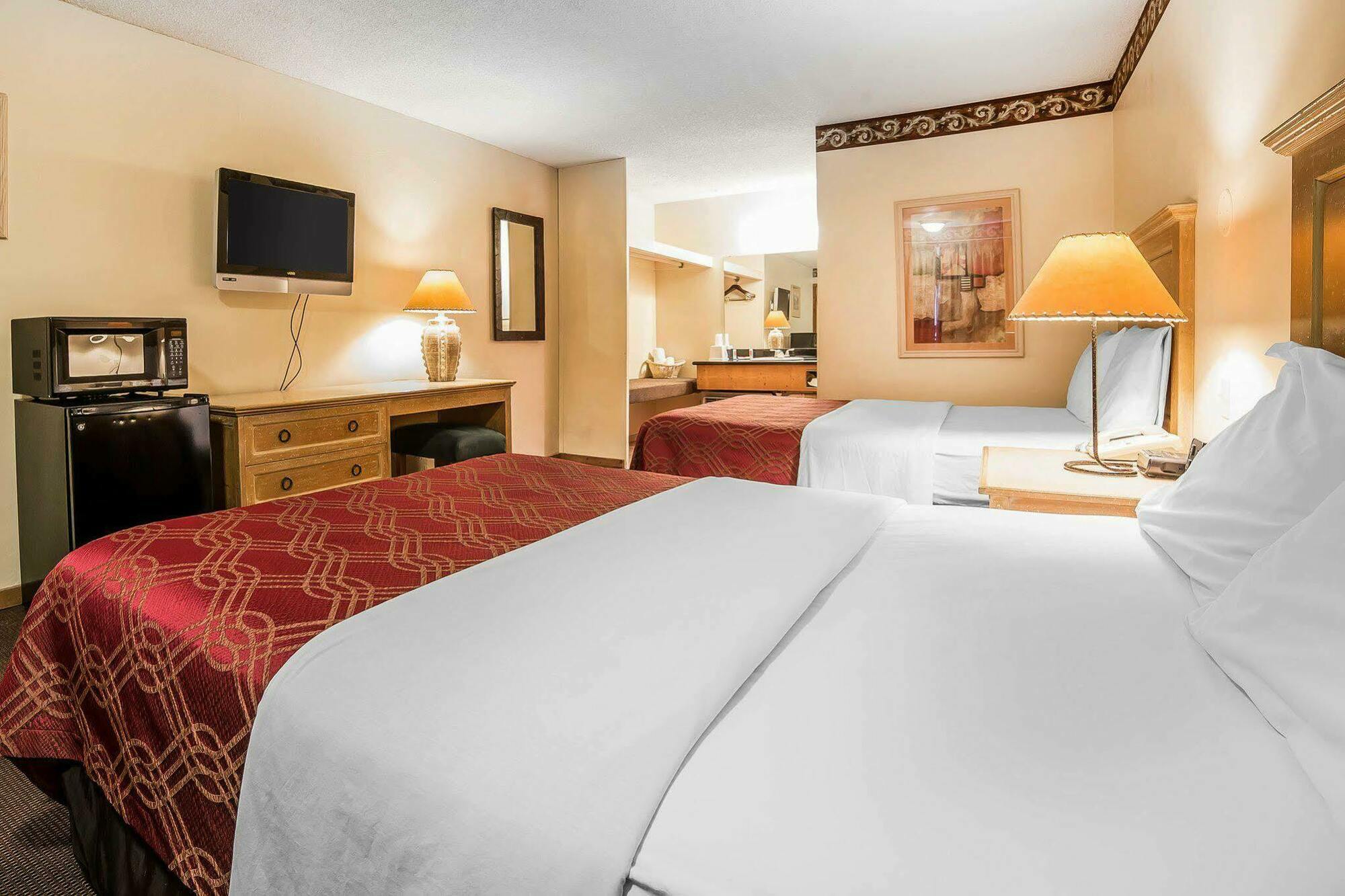 Econo Lodge Inn & Suites Kalispell - Glacier National Park Gateway Eksteriør billede